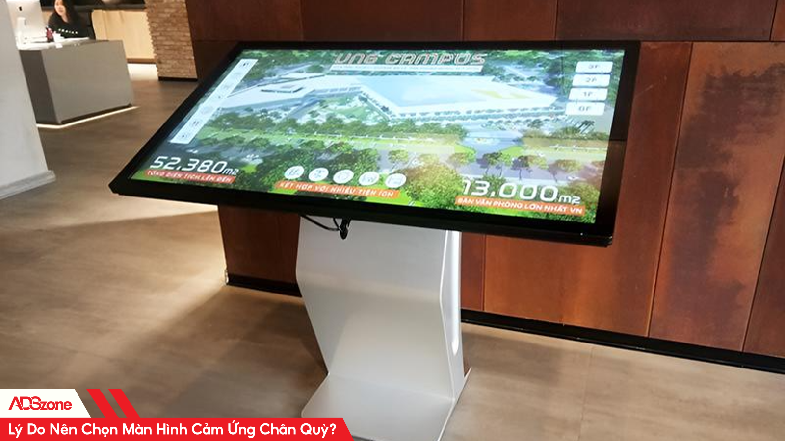 Tại Sao Doanh Nghiệp Nên Chọn Màn Hình Cảm Ứng Chân Quỳ?