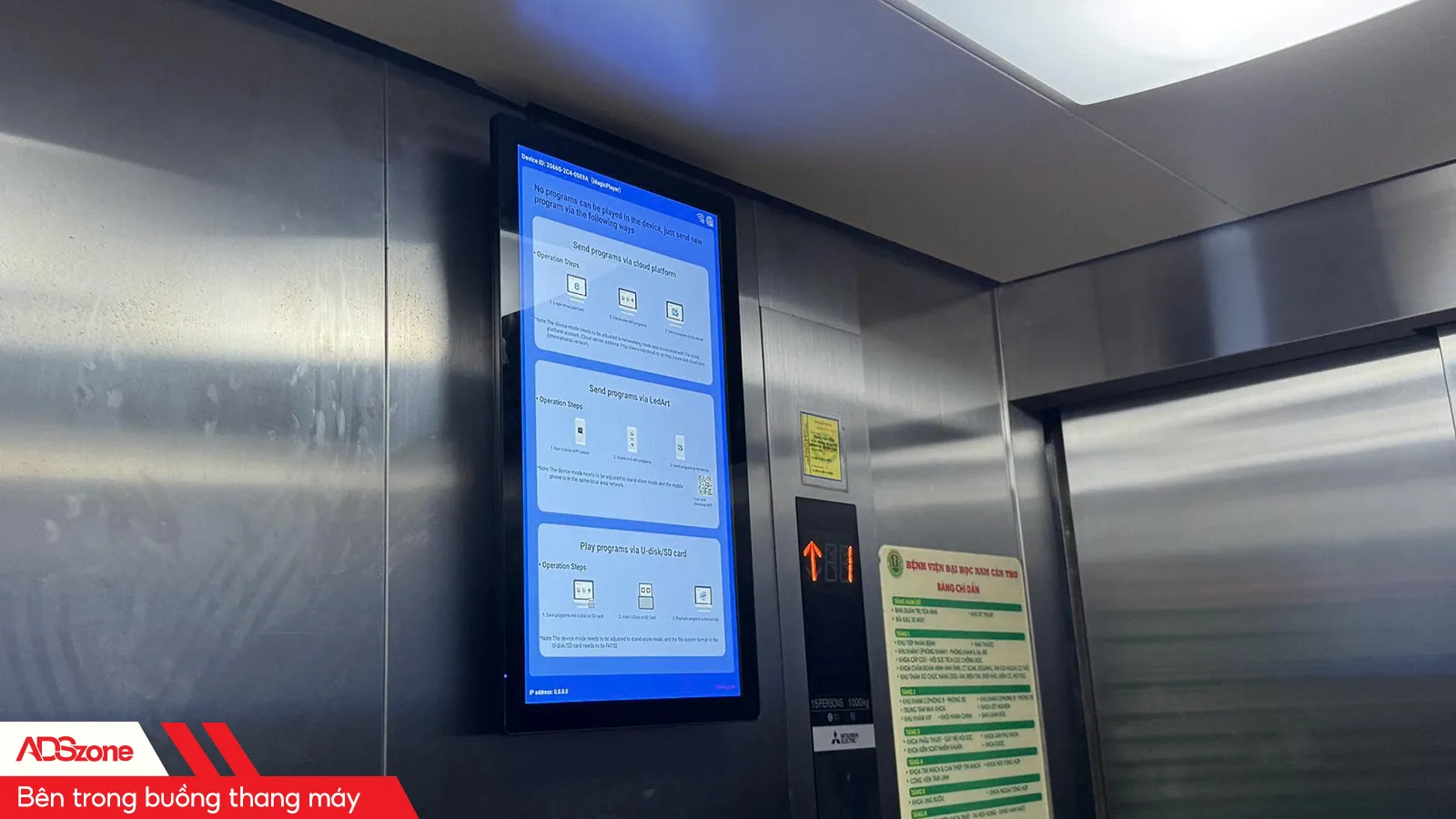 Màn Hình Được Gắn Ở Khu Vực Cabin Trong Thang Máy 