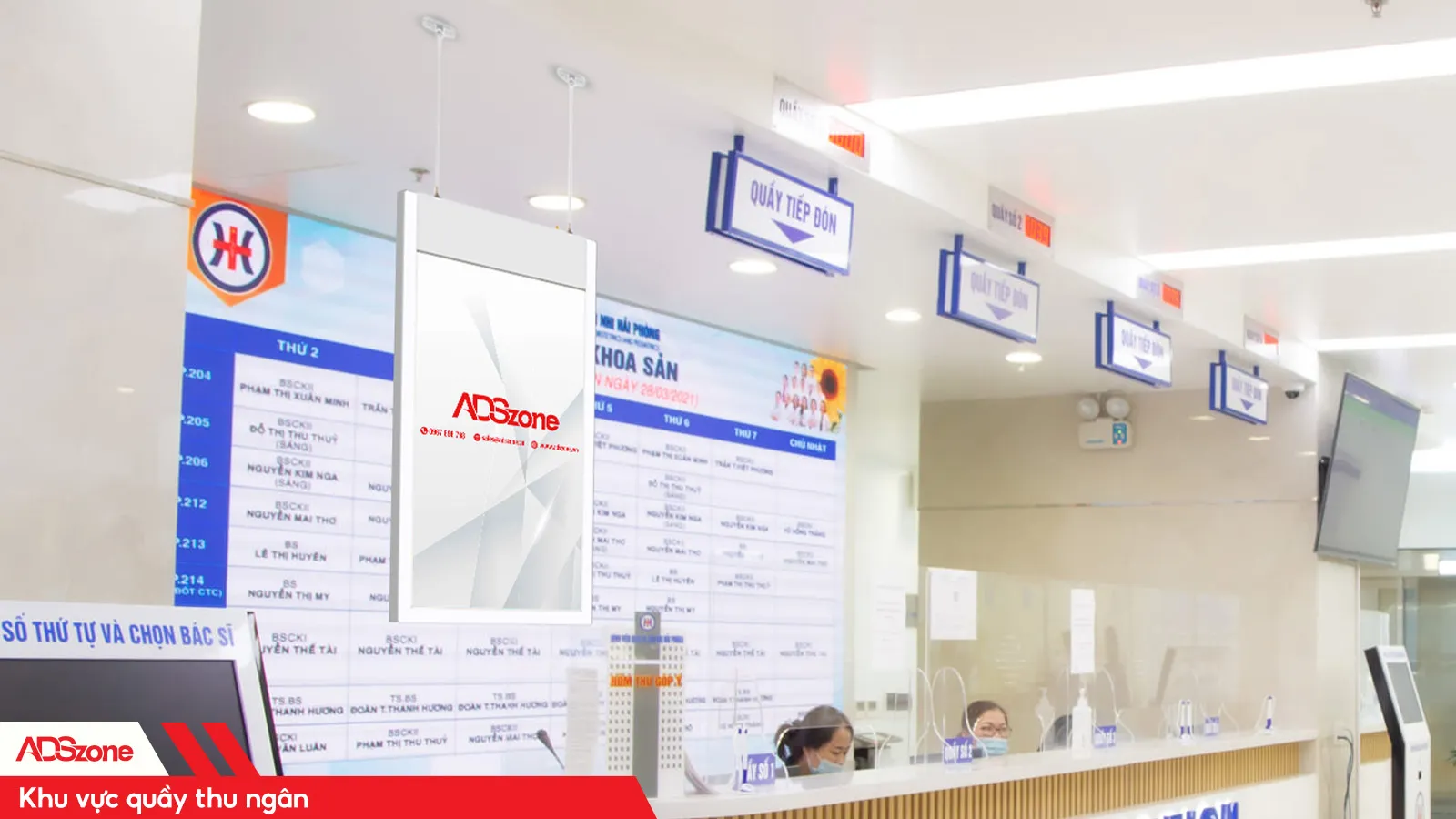 Gần Quầy Thu Ngân