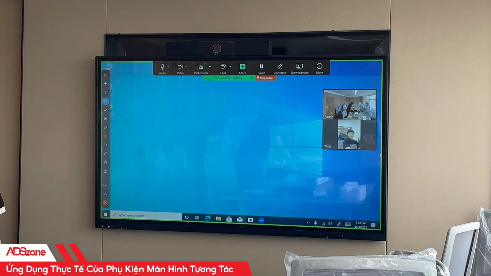 Màn Hình Tương Tác Được Lắp Đặt Trong Thực Tế