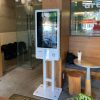 Thực Tế Kiosk Tự Phục Vụ Đế 2 Chân 32 Inch 1